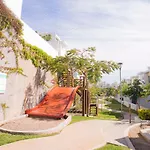 Casa En Privada Frente A La Playa Con Alberca!