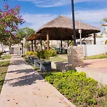 Casa En Privada Frente A La Playa Con Alberca!