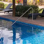 Casa En Privada Frente A La Playa Con Alberca!