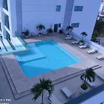 Excelente Departamento Con Vista Parcial Al Mar, Frente Al Malecon, Alberca Y Gimnacio