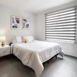 Spacious 2 Bedroom Apartment With Beautiful Sunset