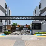 Spacious 2 Bedroom Apartment With Beautiful Sunset