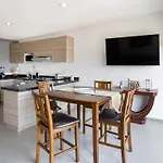 Spacious 2 Bedroom Apartment With Beautiful Sunset