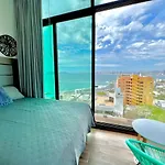Sunset Tower Vista Al Mar