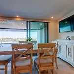 Flamingo. Lujoso condominio con vista a la laguna!