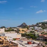 Comfy Apartment With Stylish Furnishings & Private Balcony - Antigua