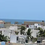 New & Comfy, 5 Star Area, Walk 2 Beach, Pool, Views, King Bed