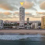 Condominio De Lujo Frente Al Mar En El Malecon - Alt 804