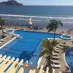 Las Gavias Golden Shores Condominiums