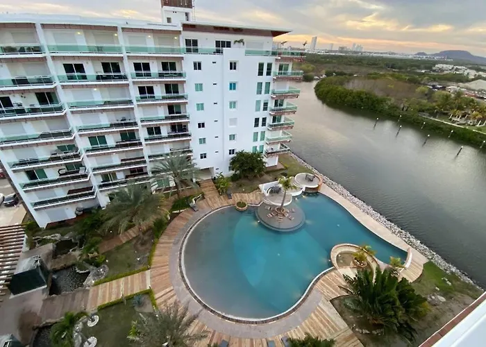 7011 Depa Pacifika, Vista A La Marina