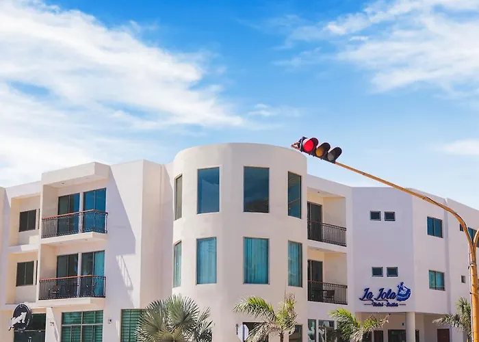 La Lola Hotel & Suites