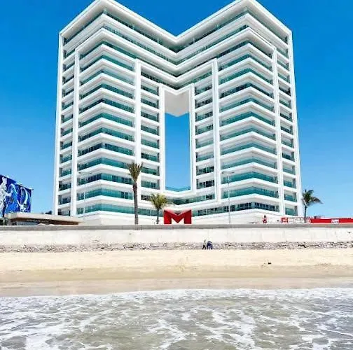 Excelente Departamento Con Vista Parcial Al Mar, Frente Al Malecon, Alberca Y Gimnacio