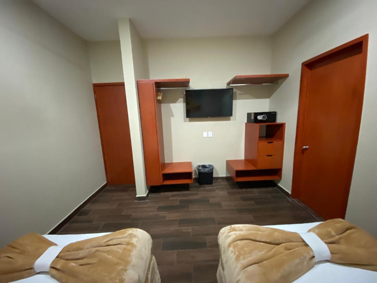 La Lola & Hotel