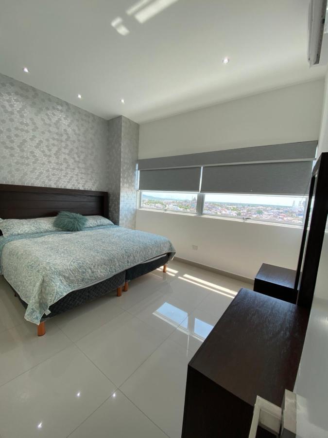 Apartamento Excelente Departamento Con Vista Parcial Al Mar, Frente Al Malecon, Alberca Y Gimnacio