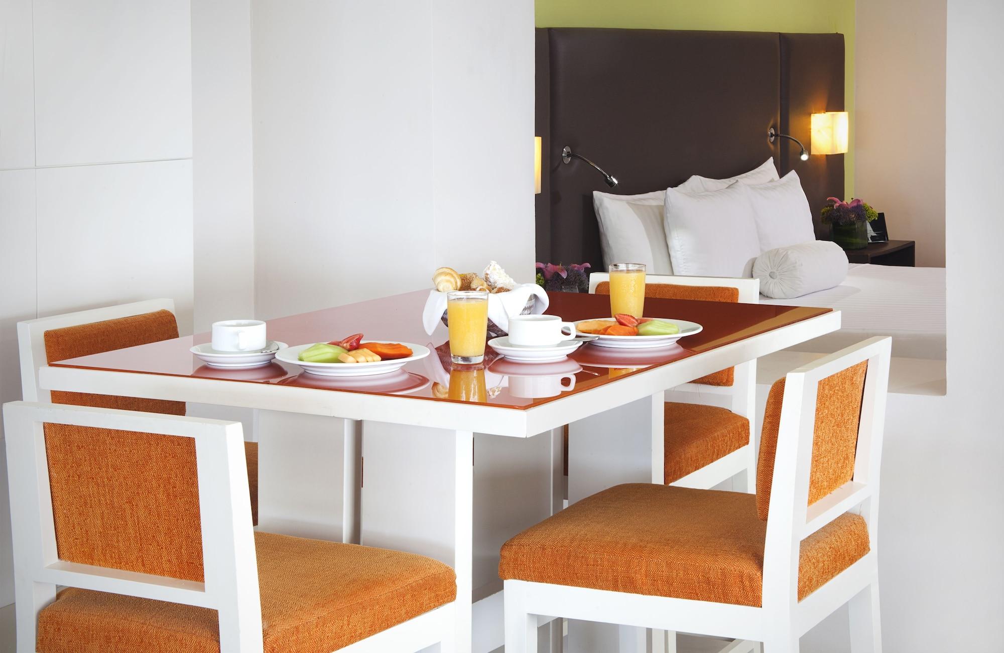 Hotel Emporio 4*
