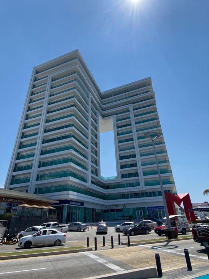 Excelente Departamento Con Vista Parcial Al Mar, Frente Al Malecon, Alberca Y Gimnacio Apartamento *
