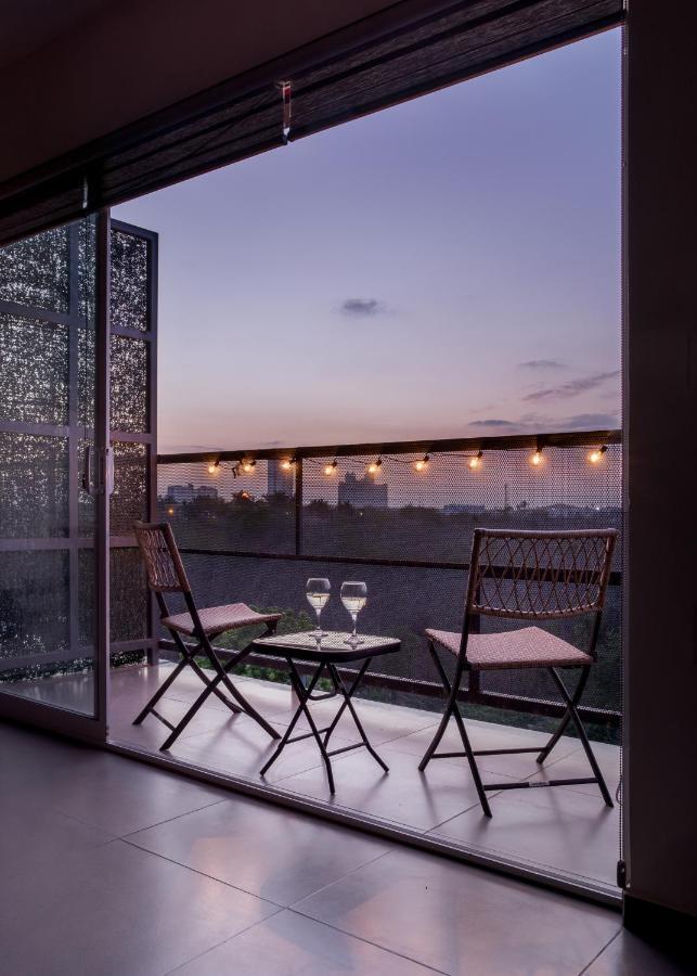 Spacious 2 Bedroom With Beautiful Sunset *