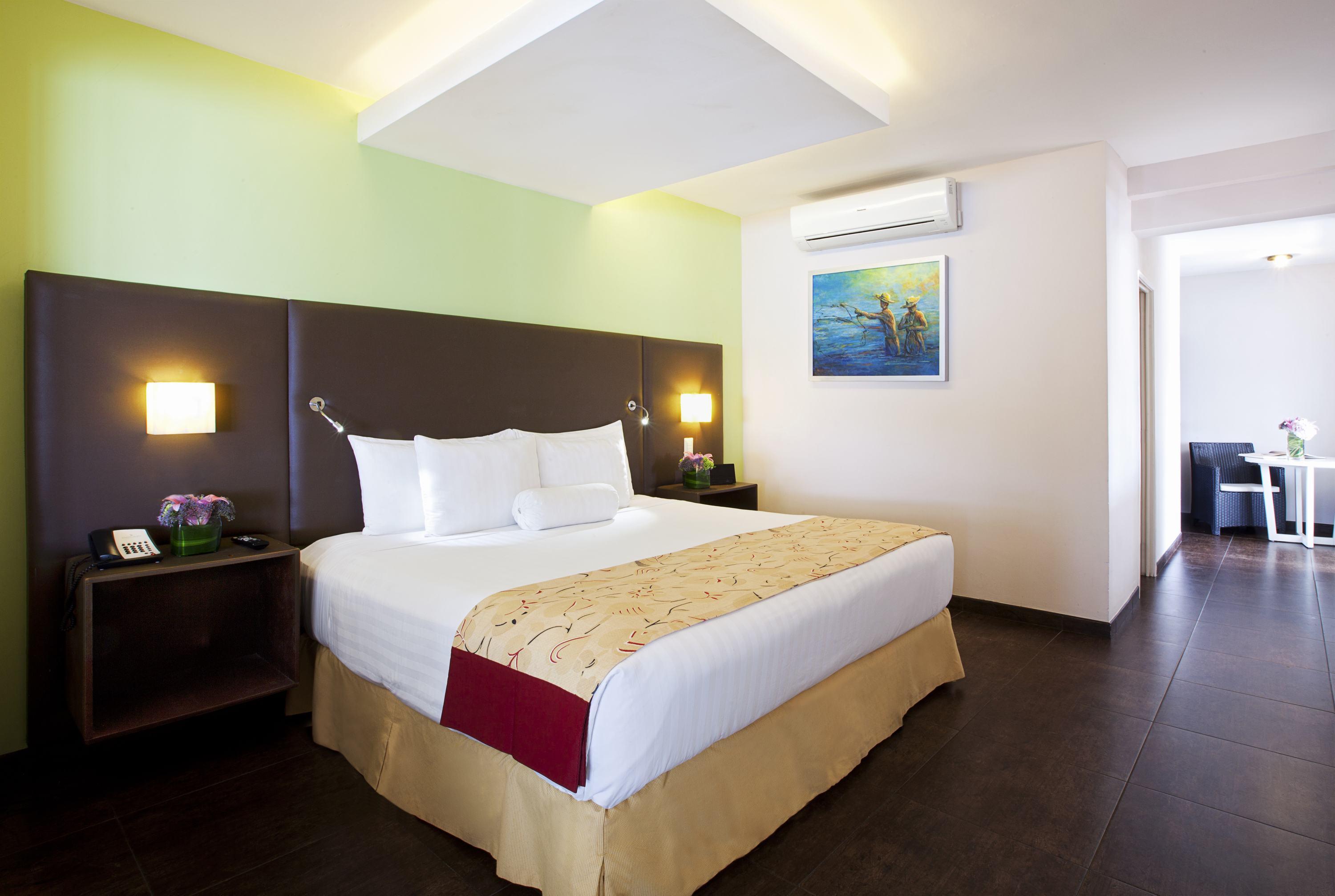 Hotel Emporio 4*