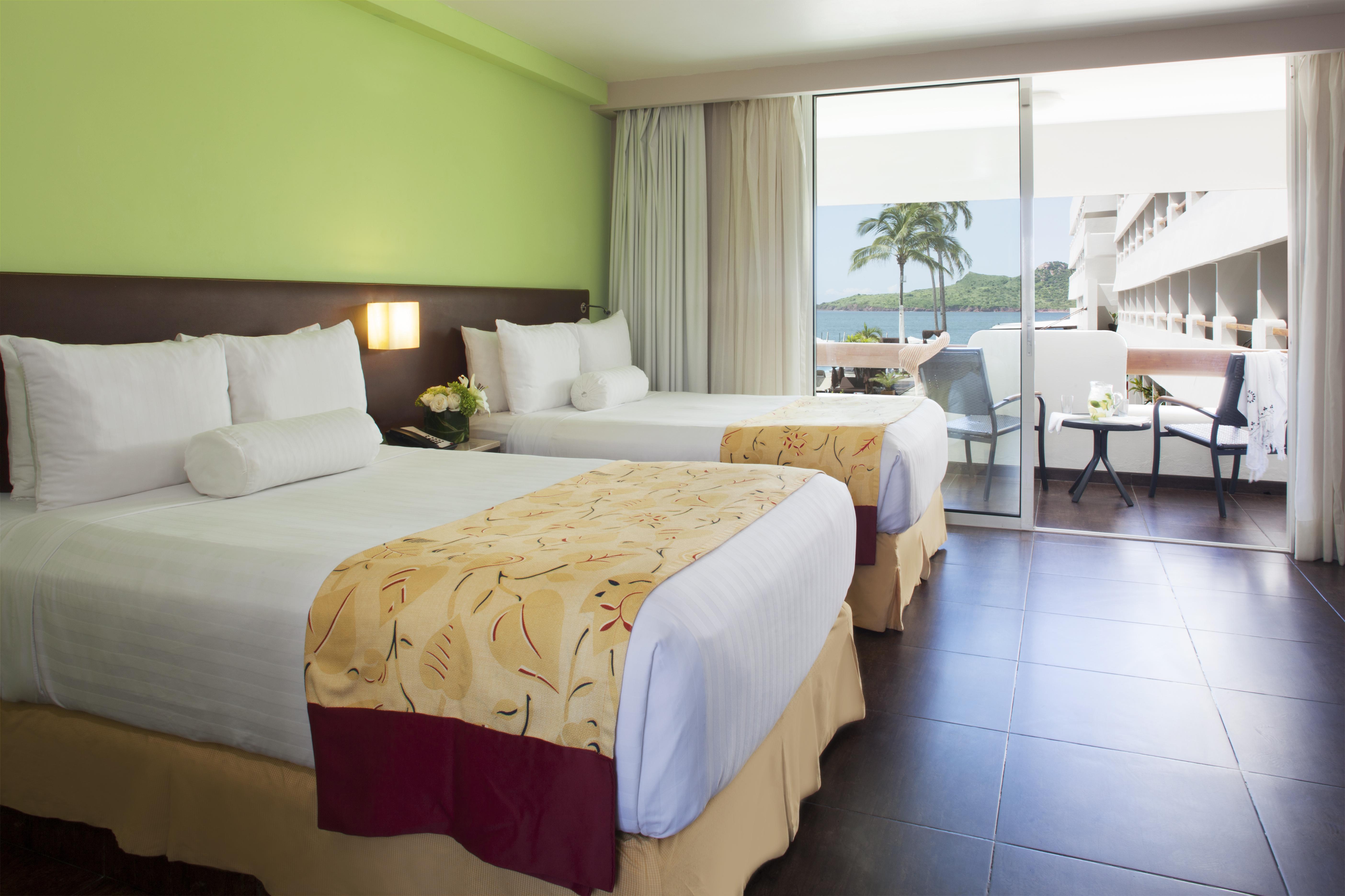 Hotel Emporio 4*