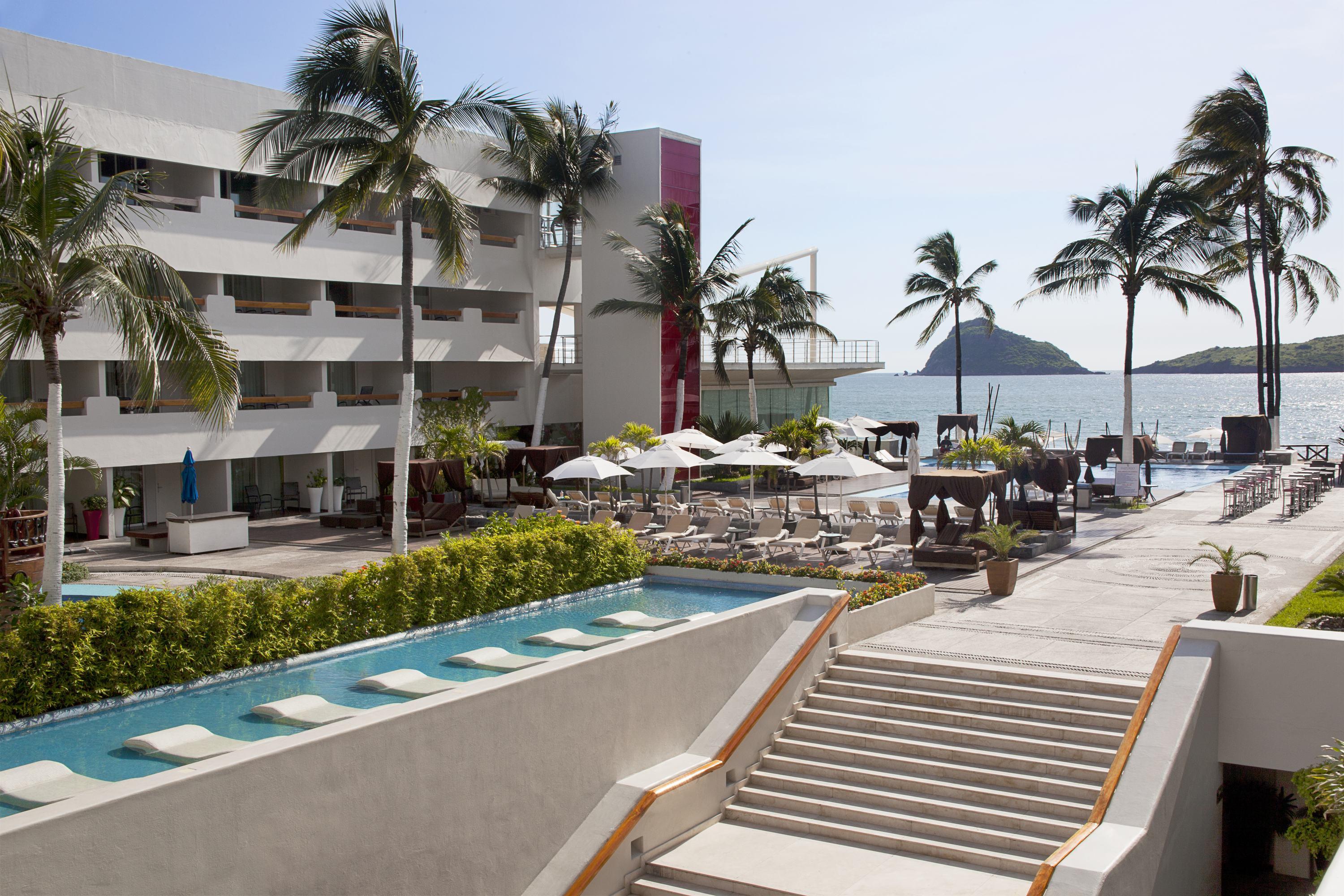 Hotel Emporio 4*