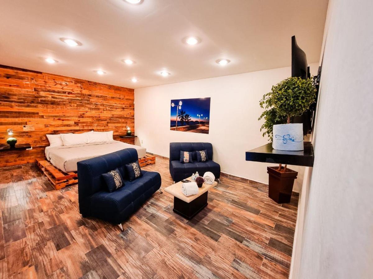 Hostal La Casa De Madera Pensión