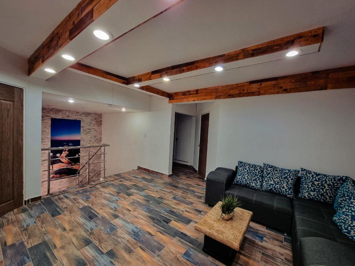 Hostal La Casa De Madera Pensión