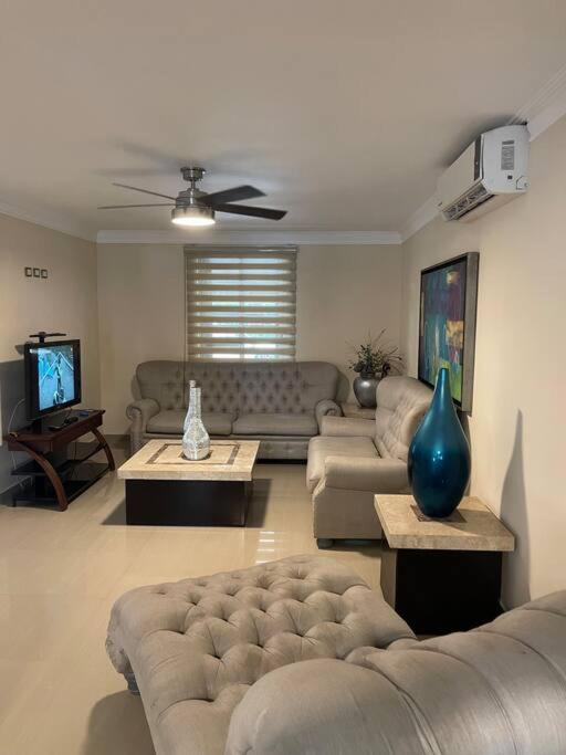 Villa Casa Con Alberca En Excelente Ubicacion, Para Grupos Grandes De Personas *