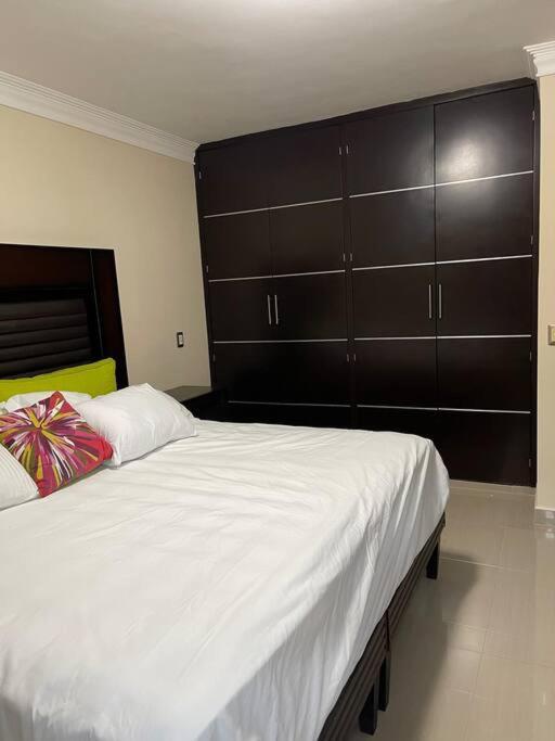 Casa Con Alberca En Excelente Ubicacion, Para Grupos Grandes De Personas * Mazatlan