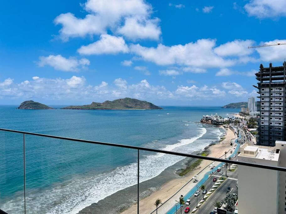 Elegante Con Vista Al Mar Y Malecon By G P S Rentas * Mazatlan