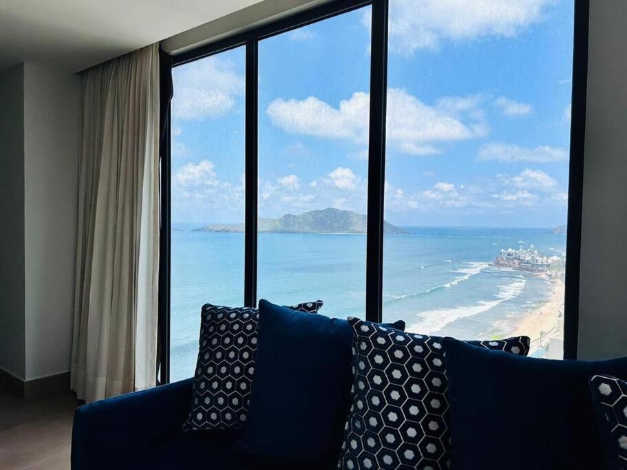Elegante Con Vista Al Mar Y Malecon By G P S Rentas Mazatlan