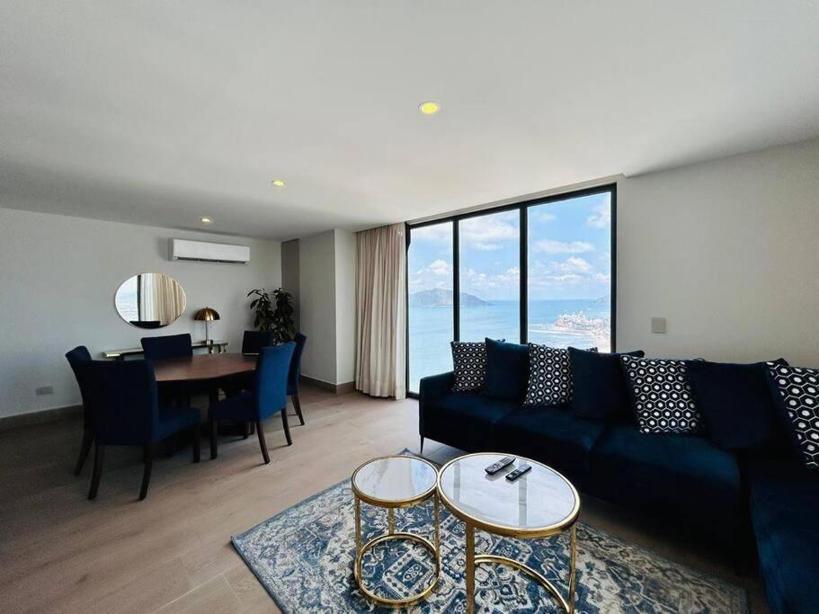 Apartment Elegante Con Vista Al Mar Y Malecon By G P S Rentas