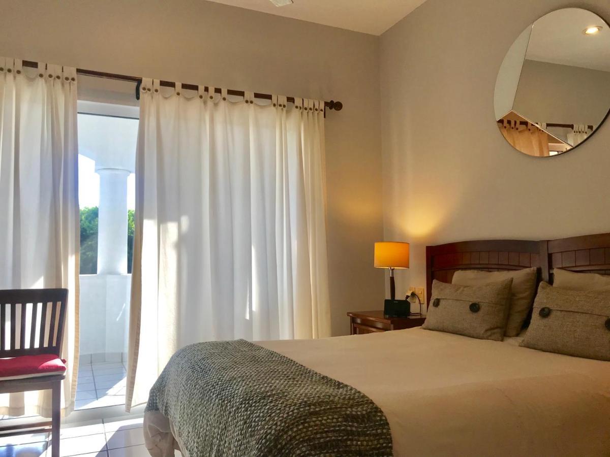 Peaceful Tropical On A Private Golf Course Apartment