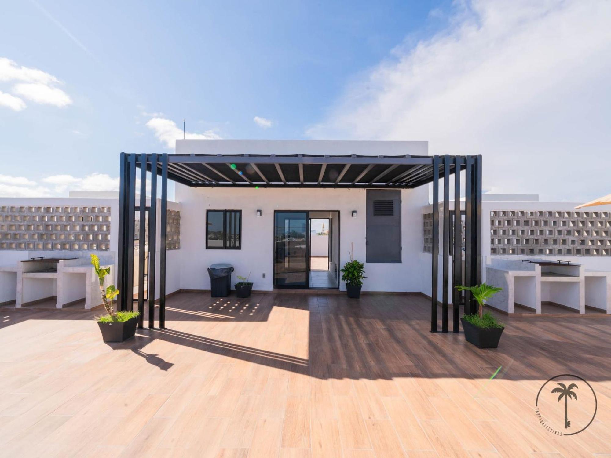 Comfy With Stylish Furnishings & Private Balcony - Antigua *