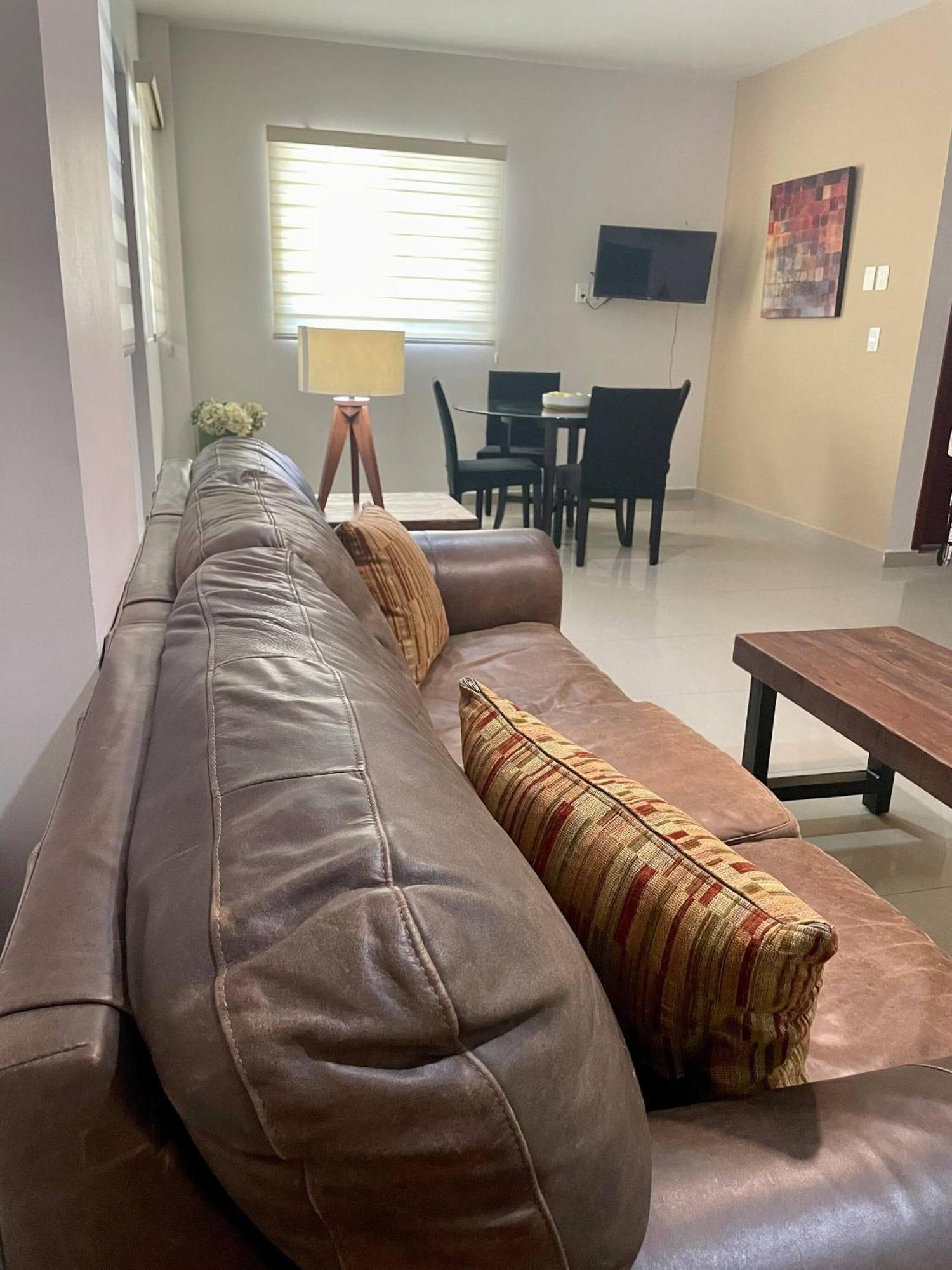 Alcantara The Beach, Shops, Good Wi-fi Holiday home