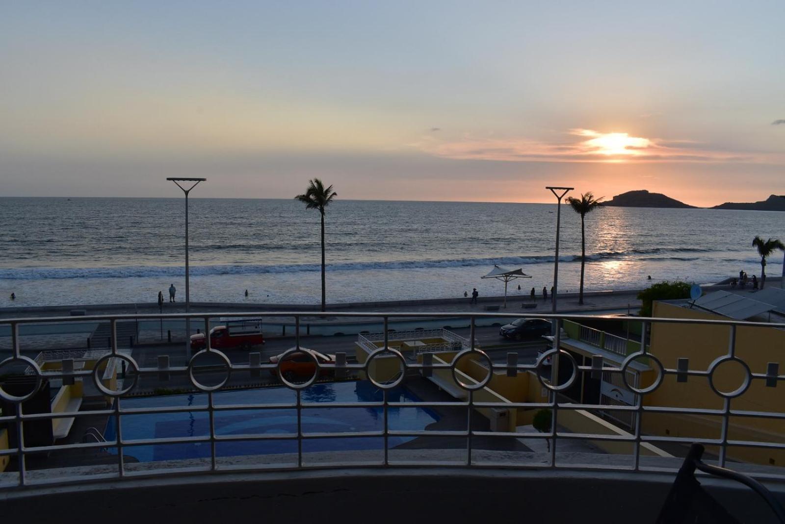 Departamento En Torre Miramar, Malecon De *