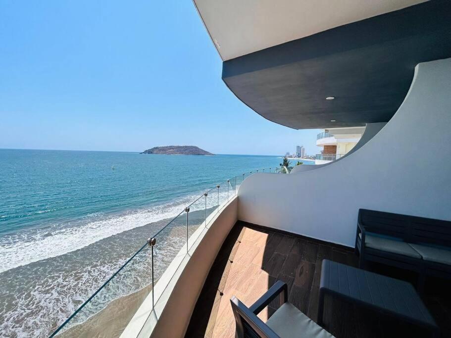 Pie De Playa Y Con Vista Al Mar By G P S Rentas Mazatlan