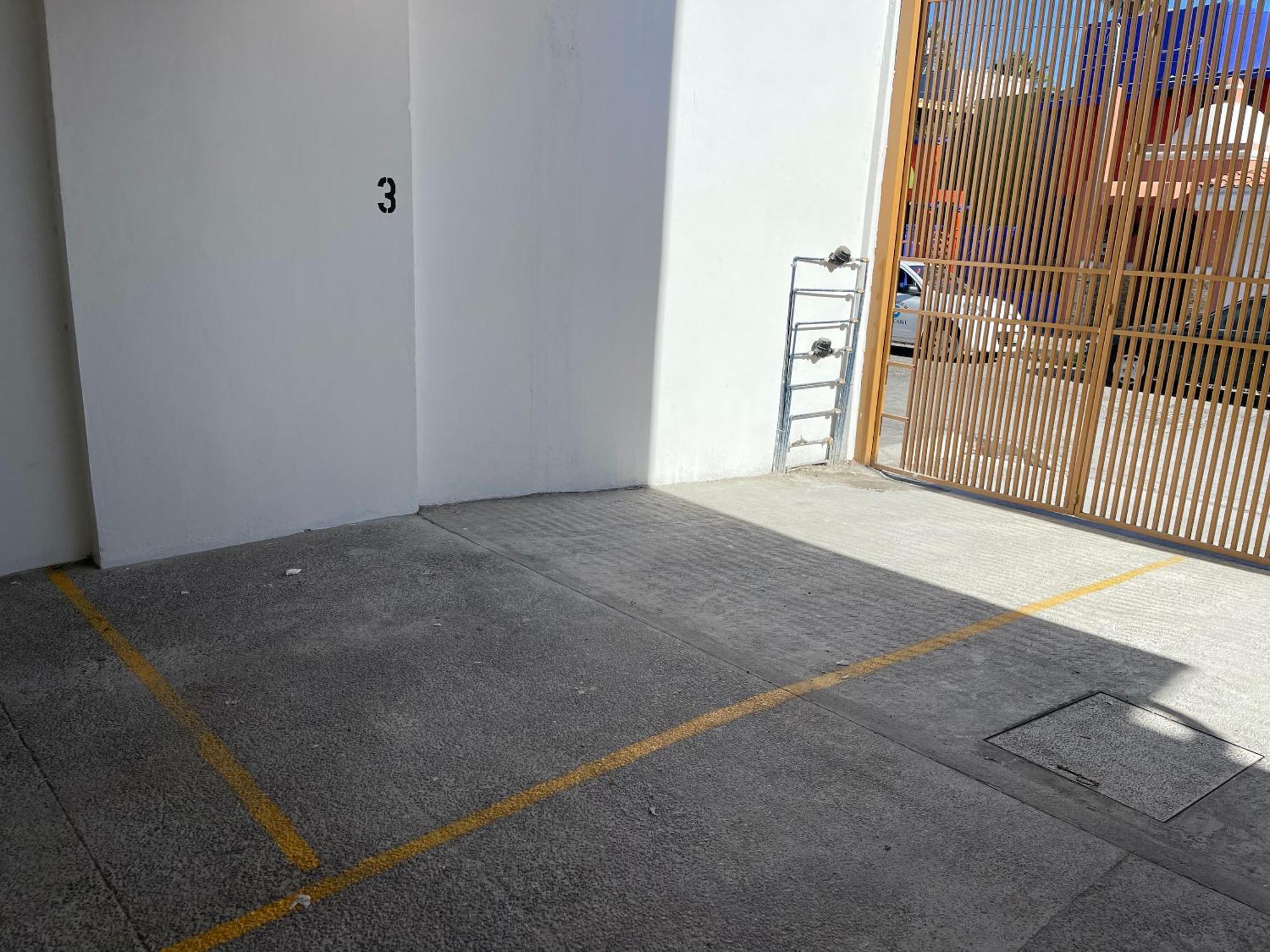 Apartment New & Comfy, 5 Star Area, Walk 2 Beach, Pool, Views, King Bed *