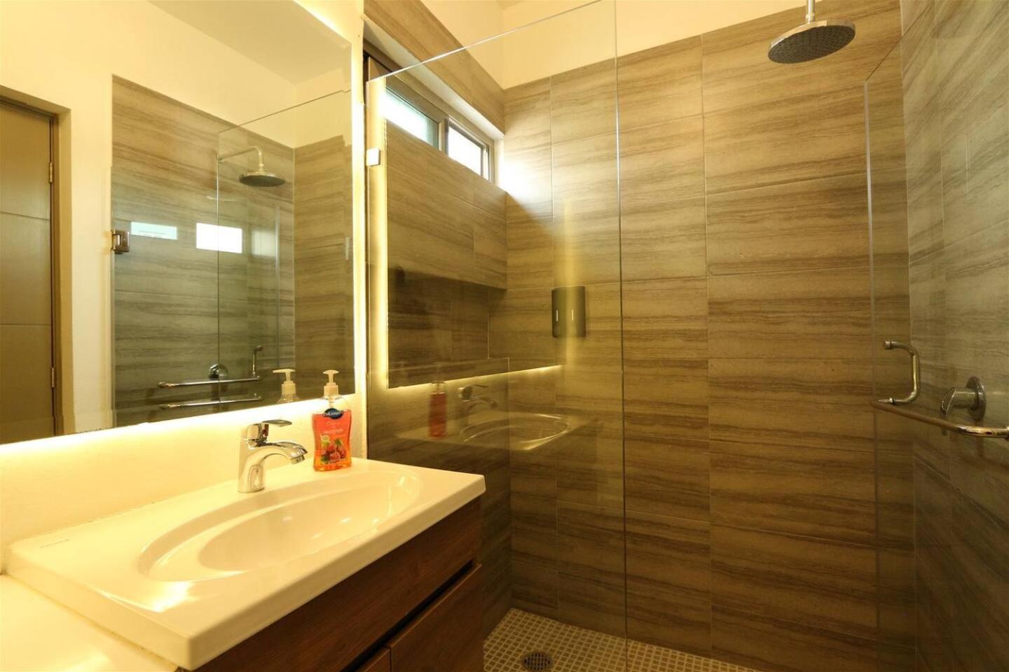 Apartment 2br 2ba Aptm - Centric - Near The - Amazing Pool *