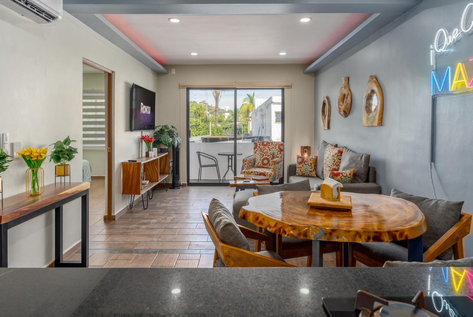 New & Comfy, 5 Star Area, Walk 2 Beach, Pool, Views, King Bed Apartment Mazatlan