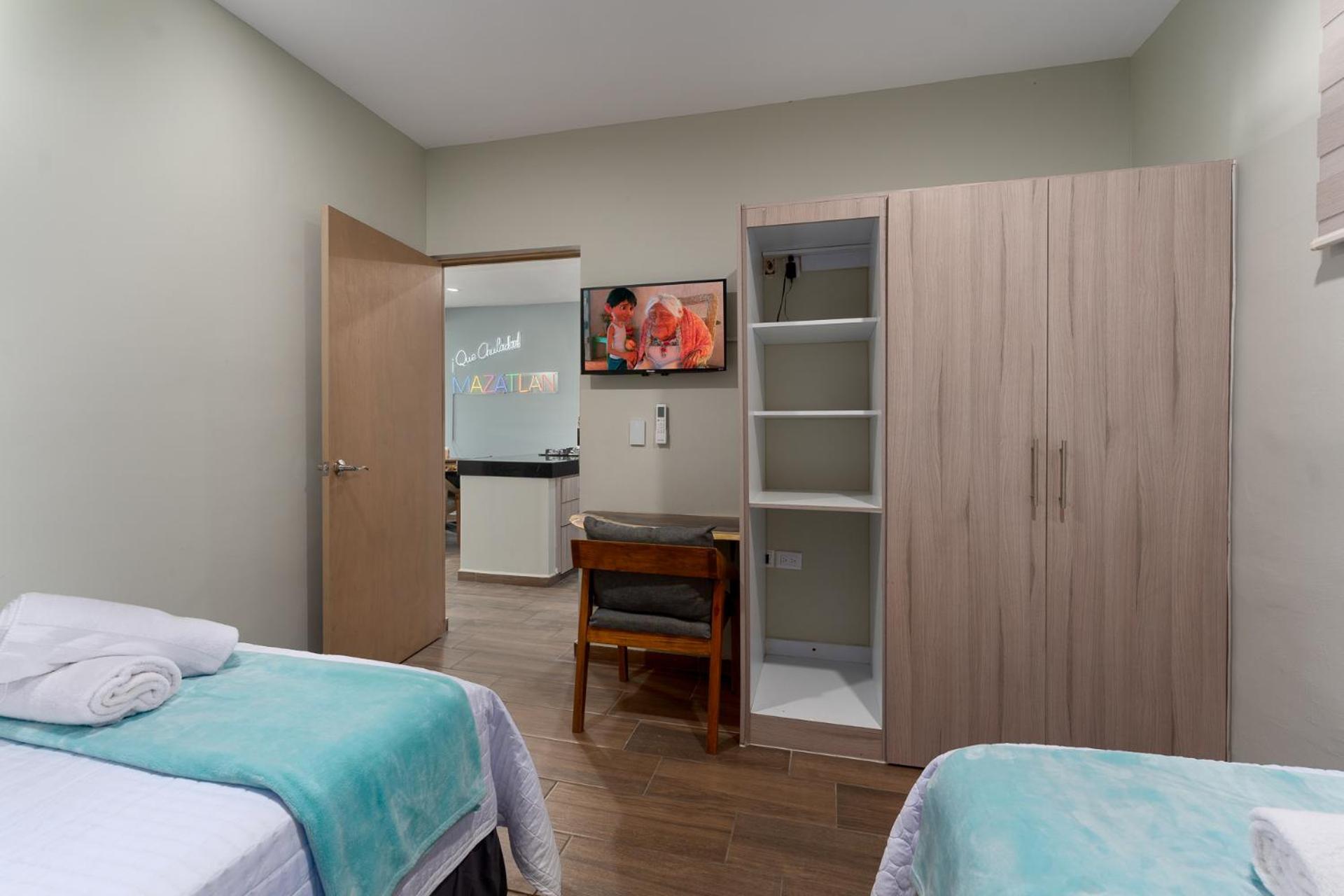 New & Comfy, 5 Star Area, Walk 2 Beach, Pool, Views, King Bed Mazatlan