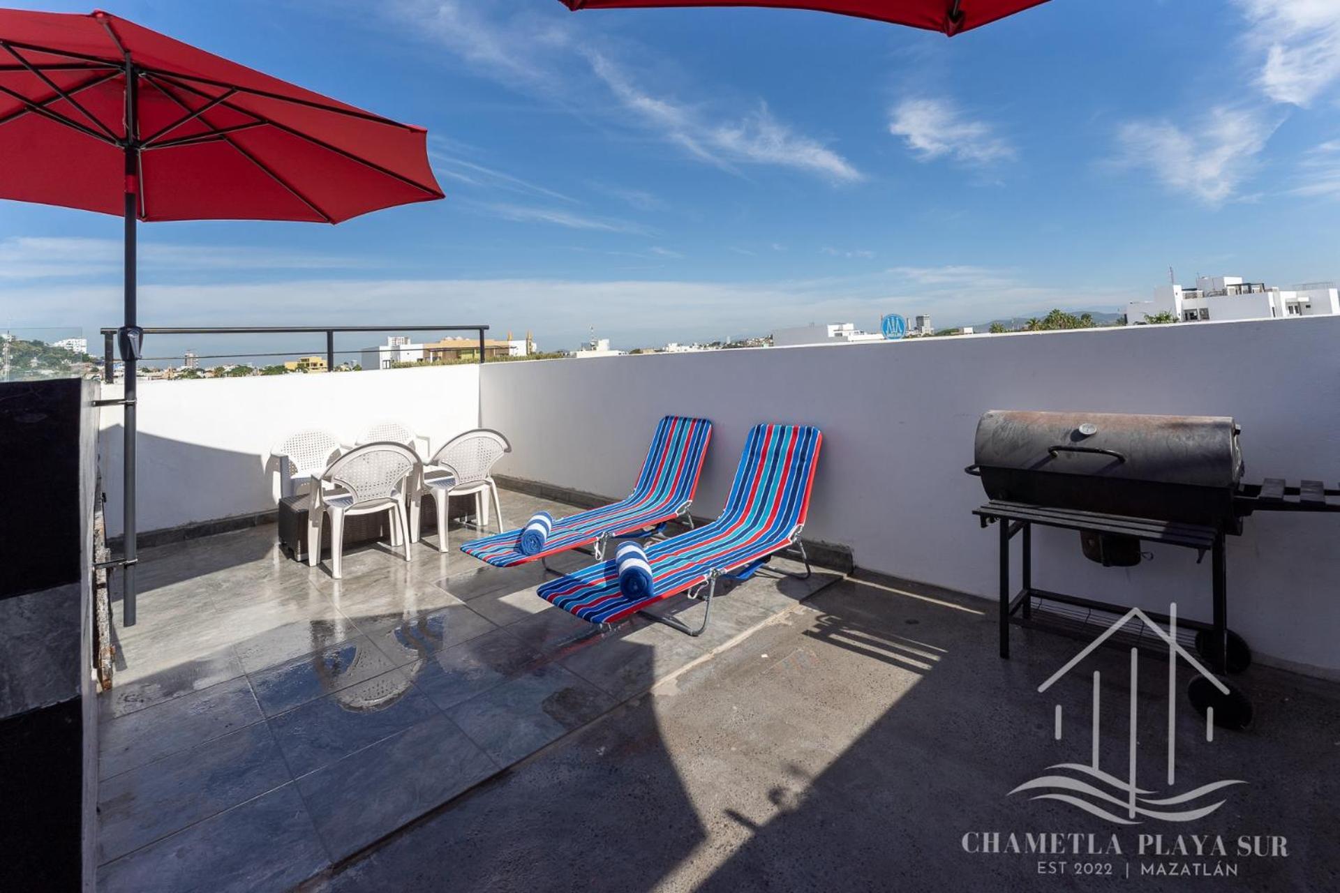 New & Comfy, 5 Star Area, Walk 2 Beach, Pool, Views, King Bed Apartment Mazatlan