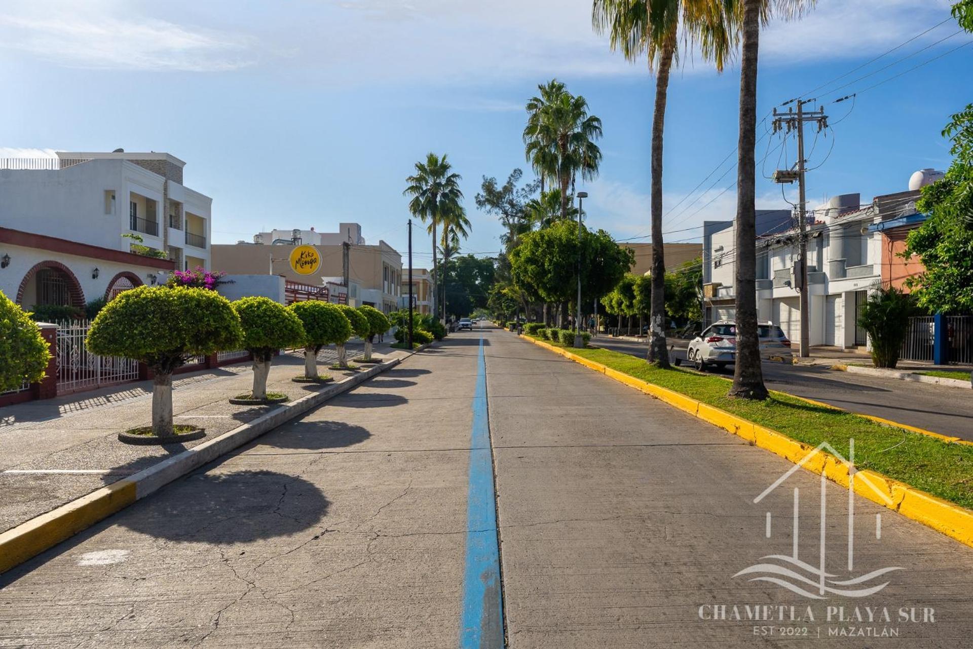 New & Comfy, 5 Star Area, Walk 2 Beach, Pool, Views, King Bed Apartment Mazatlan