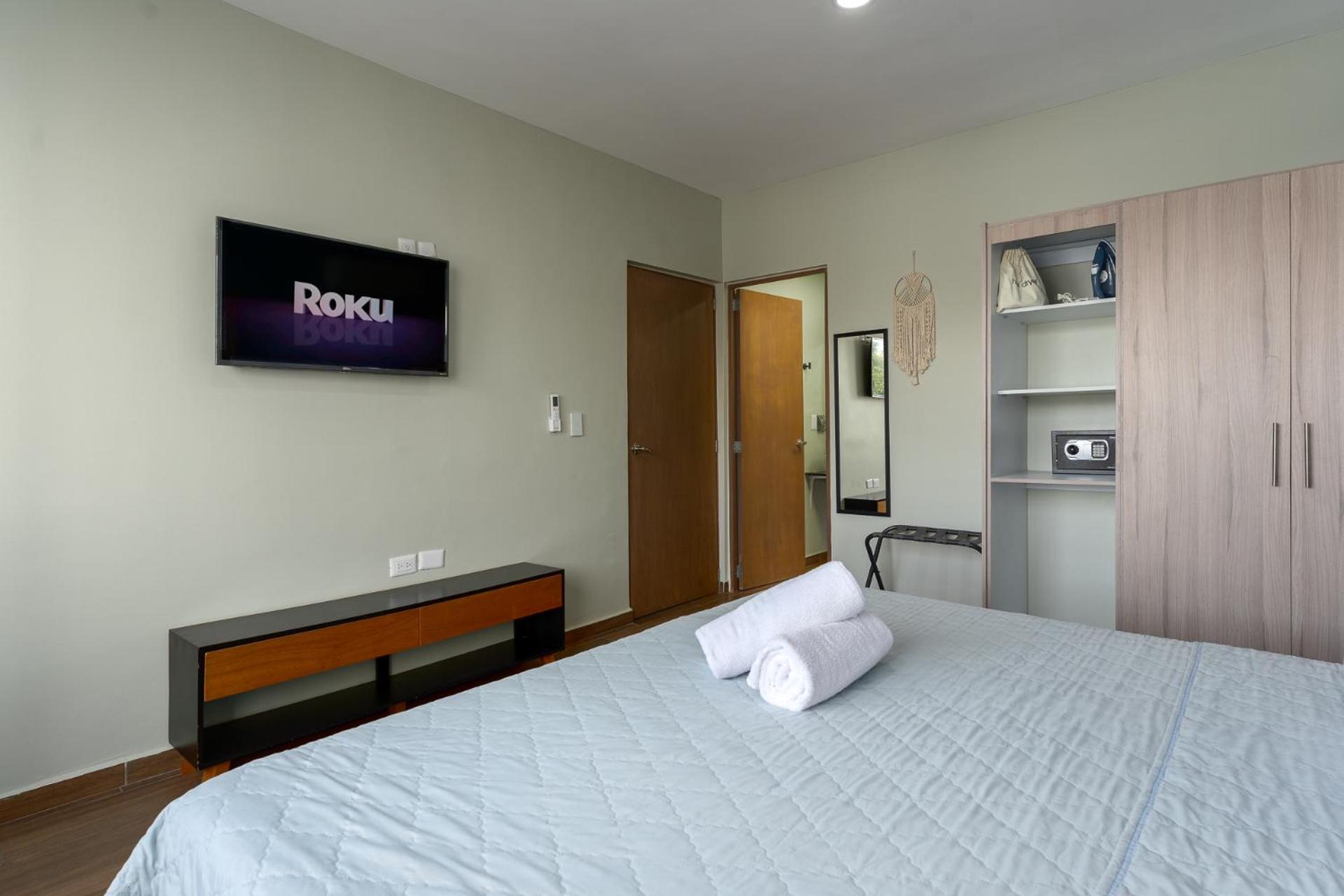 Apartment New & Comfy, 5 Star Area, Walk 2 Beach, Pool, Views, King Bed Mazatlan