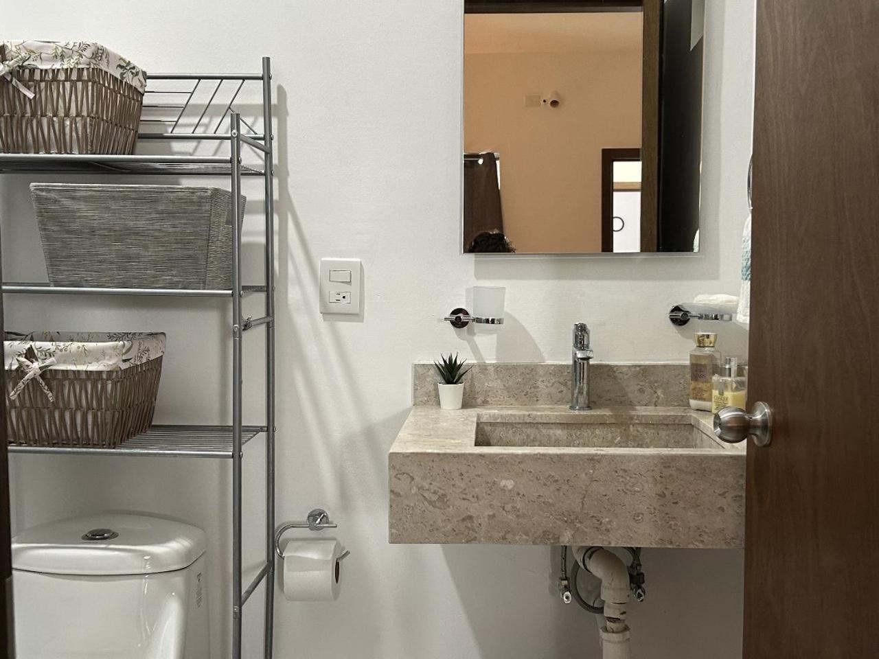 Carrizo Apartment *