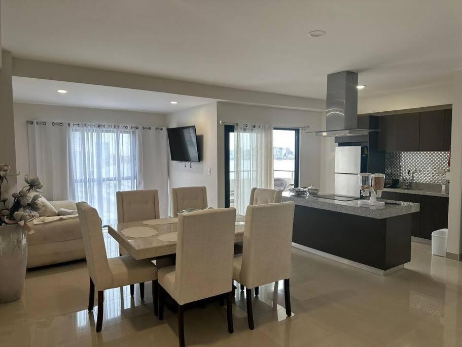 Departamento Frente Al Malecon * Mazatlan