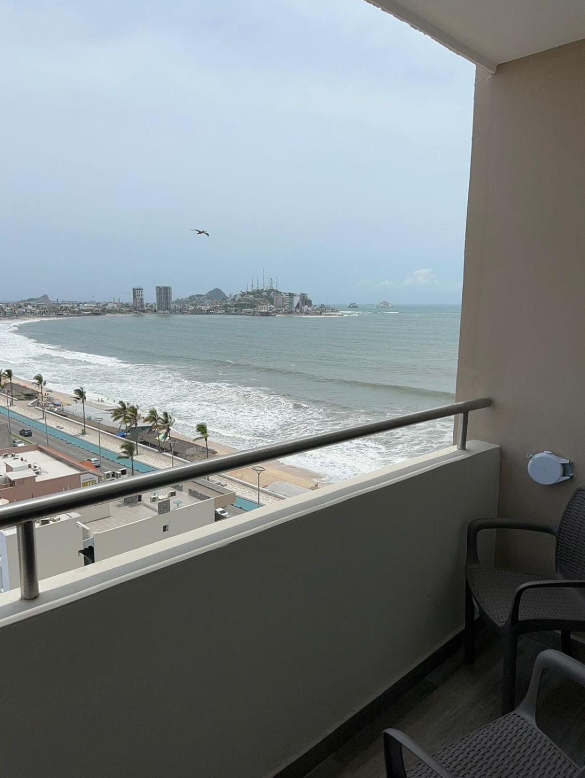 Departamento Frente Al Malecon * Mazatlan