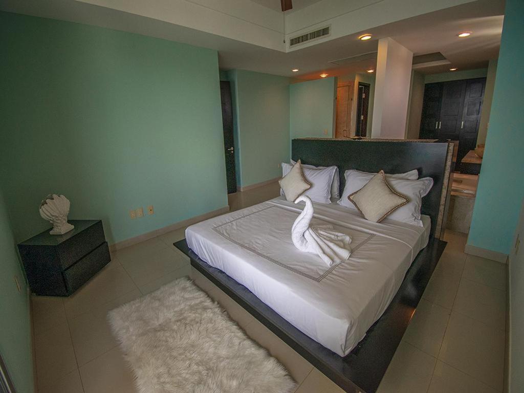 Solaria Oceanview With Pool 704 Apartment
