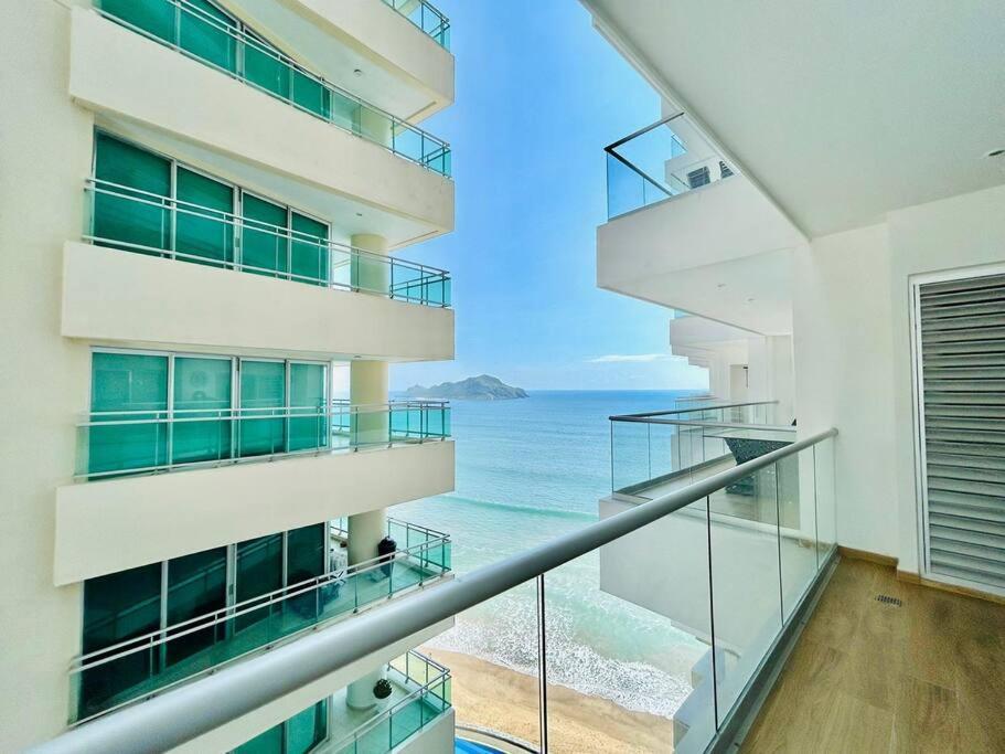 Elegante Frente Al Mar En Zona Dorada By G P S Rentas