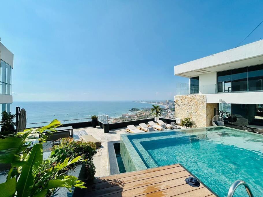 Elegante Frente Al Mar En Zona Dorada By G P S Rentas *