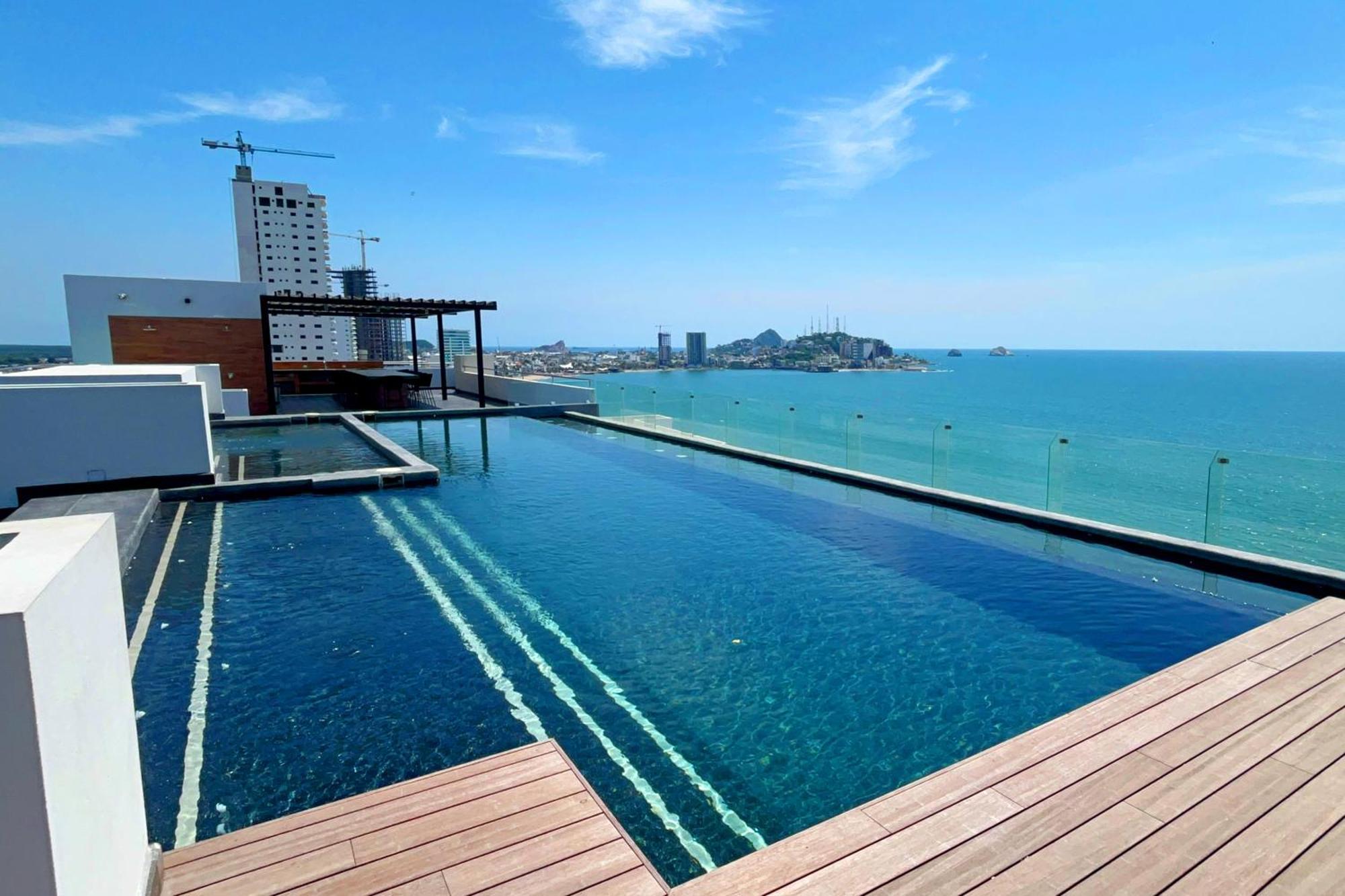 Departamento Frente Al Malecon * Mazatlan